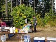 Sheriff Garton cooking lunch for the volunteers